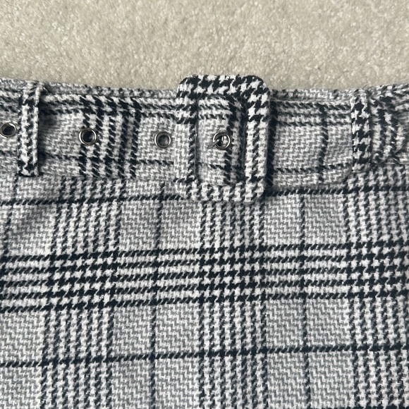 Black, gray, white plaid, belted, mini skirt, size small - Picture 2 of 6
